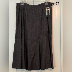 Larry Levine Aline skirt stretch size 10 black tweed